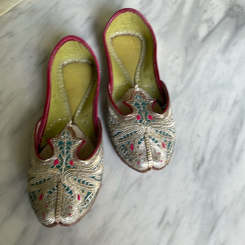 Juti handmade shoe. Never worn. Incredible handmade details. Gold and green.